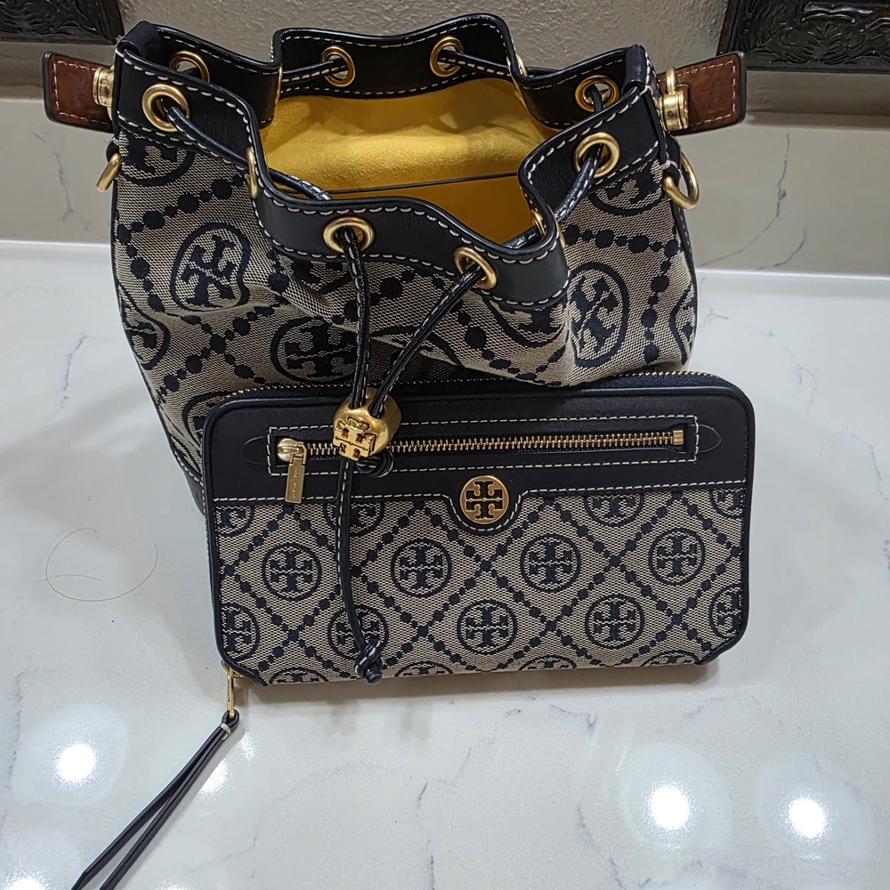 Tory Burch Black and Cream Shoulder Bag Set